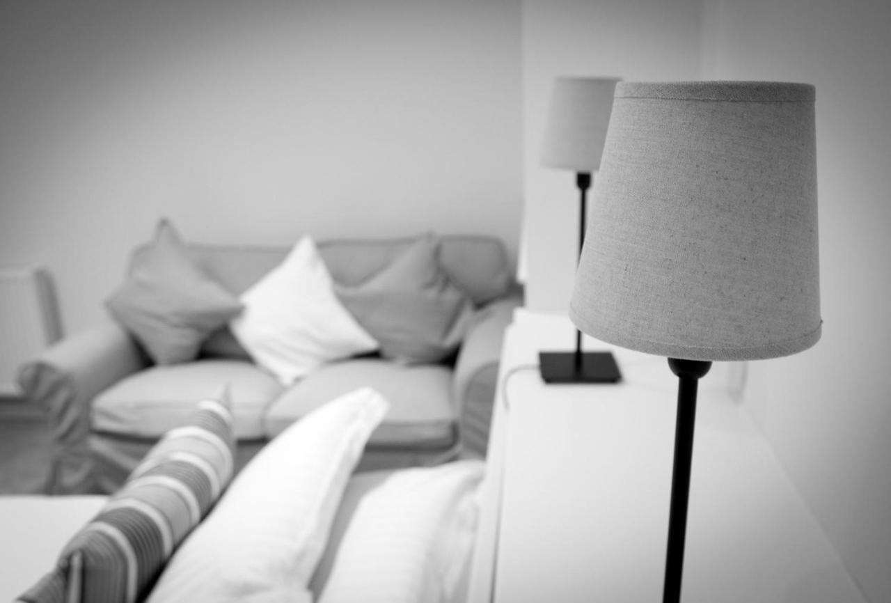 Toothbrush Apartments - Ipswich Central East ภายนอก รูปภาพ