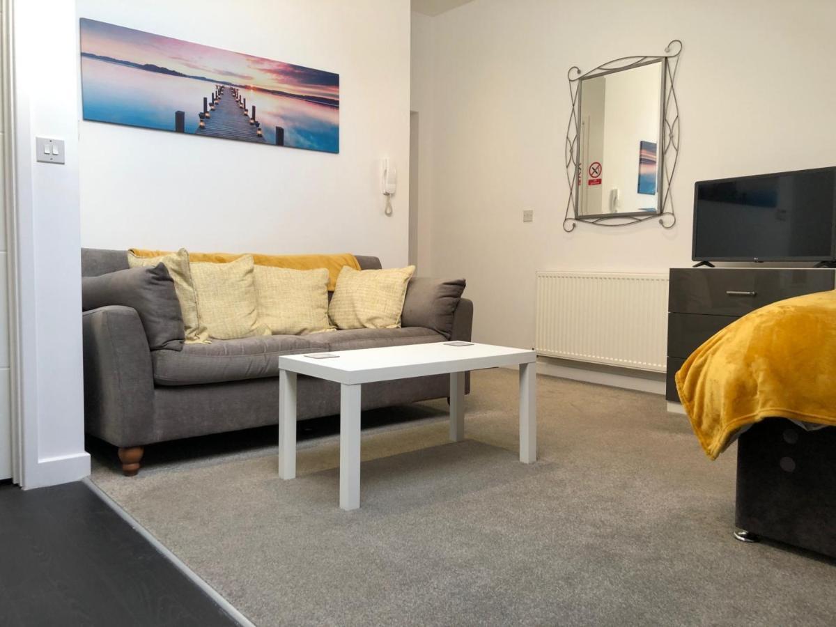 Toothbrush Apartments - Ipswich Central East ภายนอก รูปภาพ