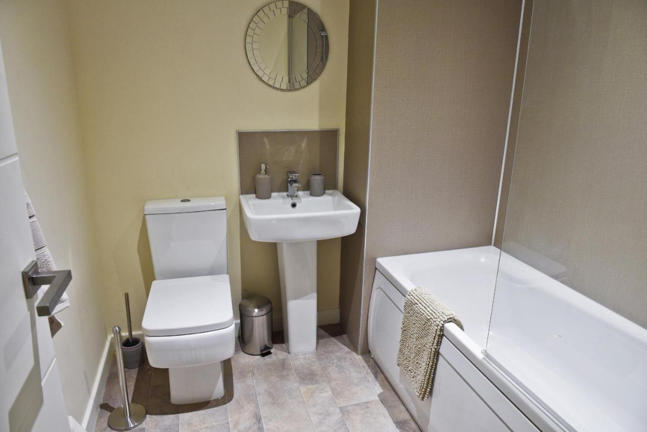 Toothbrush Apartments - Ipswich Central East ภายนอก รูปภาพ