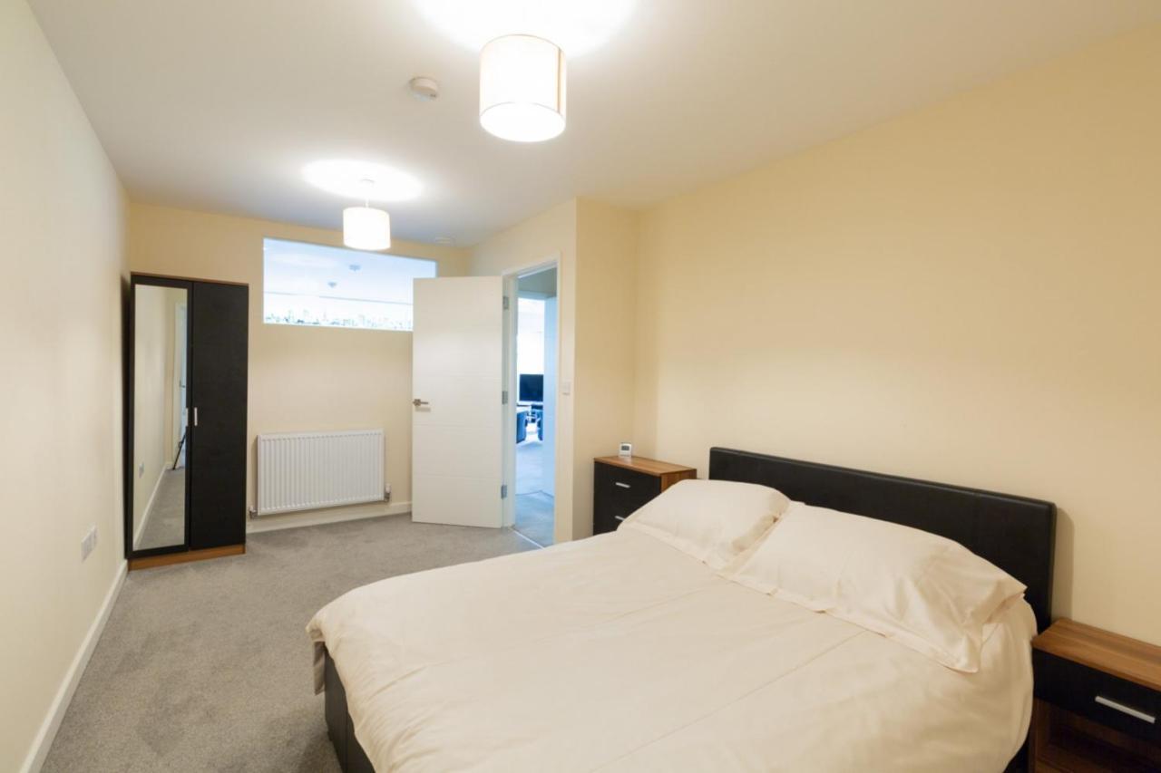 Toothbrush Apartments - Ipswich Central East ภายนอก รูปภาพ